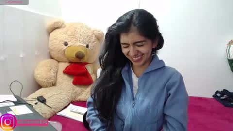 Snapshot of anahibrowns95 chatting on October 15, 8:09 pm Anahi Browns online show from October 15, 8:09 pm