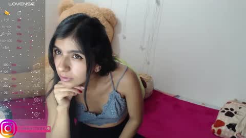 Snapshot of anahibrowns95 chatting on December 6, 5:17 pm Anahi Browns online show from December 6, 5:17 pm