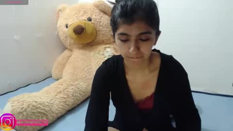 Snapshot of anahibrowns95 chatting on February 13, 3:29 am Anahi Browns online show from February 13, 3:29 am