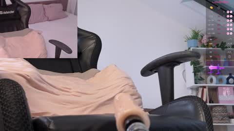 Ananasteisha online show from February 2, 9:51 am