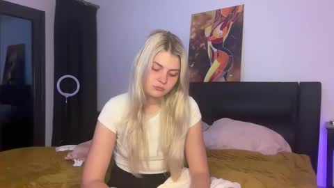 Ana online show from November 6, 8:56 pm