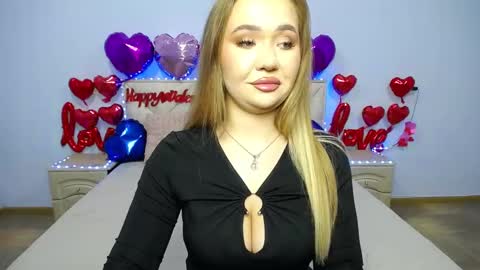 anastacyyellig online show from February 11, 12:15 pm