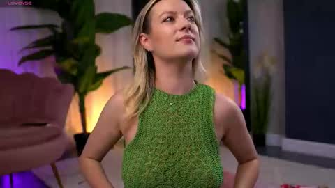 AnastasiaMills online show from November 14, 10:00 pm