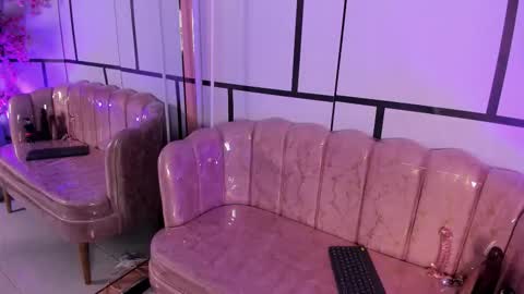 andiejones online show from December 18, 1:28 pm