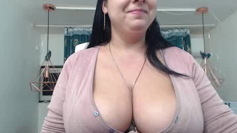 Snapshot of andrahart_ chatting on February 21, 1:33 am AndraHart  online show from February 21, 1:33 am