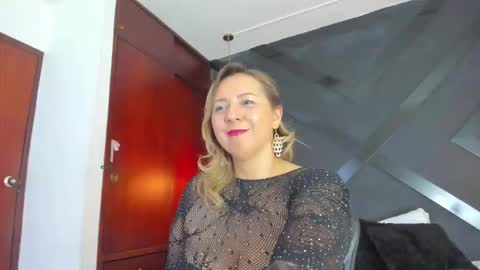 A N D R E online show from November 20, 4:00 am