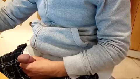 Snapshot of andrea_feetlover chatting on October 13, 6:15 am andrea_feetlover online show from October 13, 6:15 am