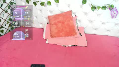 Naomi Andrea Daviss online show from October 15, 1:45 pm