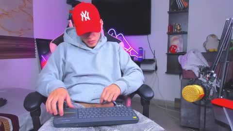 andrees_s online show from October 24, 1:17 am