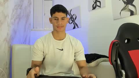 andres_stud online show from November 18, 12:41 pm