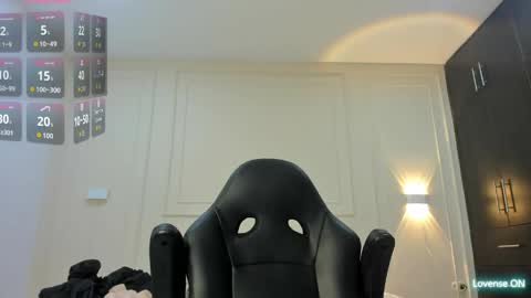 andres_stud online show from May 16, 10:36 am
