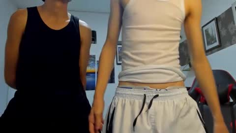 andrew_2811 online show from November 20, 4:44 am