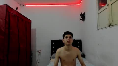 andrew_2811 online show from February 2, 6:43 am