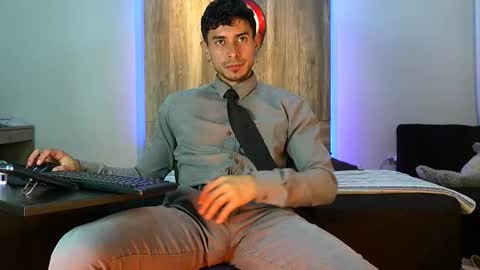 Snapshot of andrew_elliot chatting on October 12, 6:17 am Andrew online show from October 12, 6:17 am