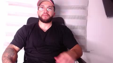 andrew_holden__ online show from November 11, 12:35 am