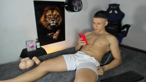 Snapshot of andrew_lover21 chatting on March 7, 4:45 am Andrew online show from March 7, 4:45 am