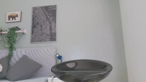 ANDREW KENNOXX online show from March 28, 7:59 pm