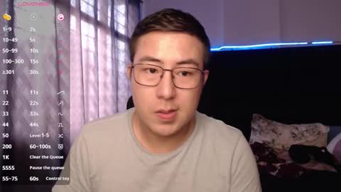 andrewmhilton_ online show from November 9, 6:21 pm