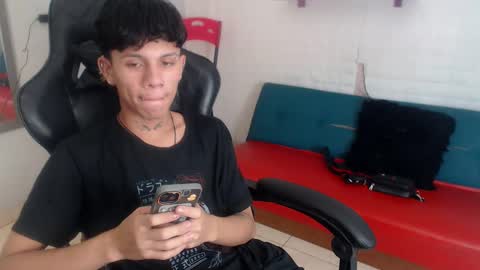 andy_dan1 online show from November 18, 7:39 pm