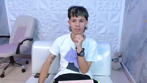 andy_dan1 online show from April 7, 9:06 pm