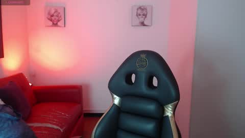 andy_eagleton_20 online show from February 12, 3:21 am