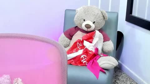 Andrea online show from March 5, 11:38 am