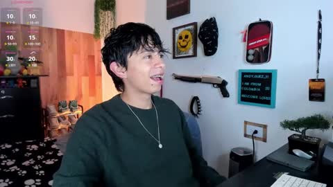 Snapshot of andy_guez_11 chatting on February 12, 10:03 am andy_guez_11 online show from February 12, 10:03 am