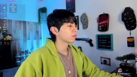 Snapshot of andy_guez_11 chatting on February 28, 10:41 am andy_guez_11 online show from February 28, 10:41 am