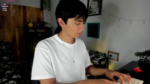Snapshot of andy_guez_11 chatting on January 28, 10:55 am andy_guez_11 online show from January 28, 10:55 am