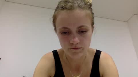 Snapshot of andyzuzka chatting on September 17, 12:25 am andyzuzka online show from September 17, 12:25 am