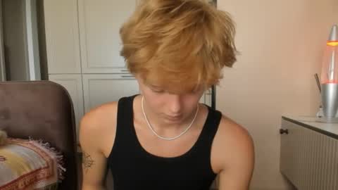 angel_andreww online show from June 3, 10:07 am