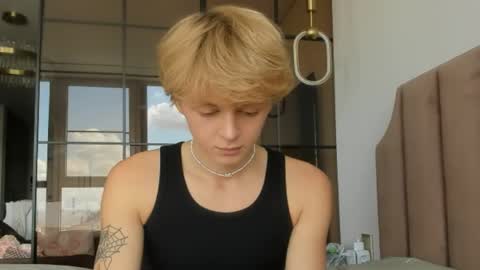 angel_andreww online show from April 27, 10:46 am