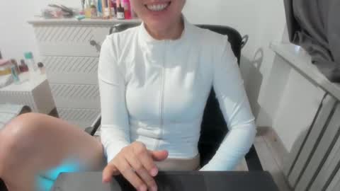 angel_lee__ online show from March 12, 12:15 pm
