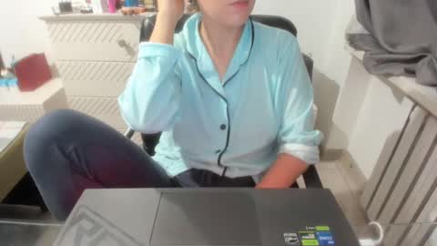 angel_lee__ online show from February 9, 12:19 pm