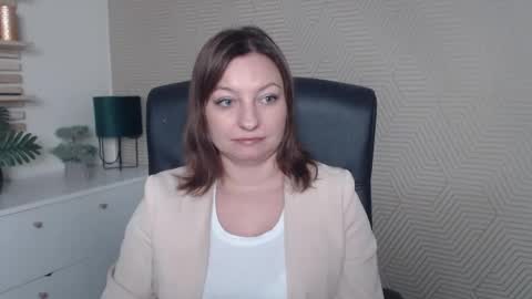 Angela online show from February 3, 8:29 am