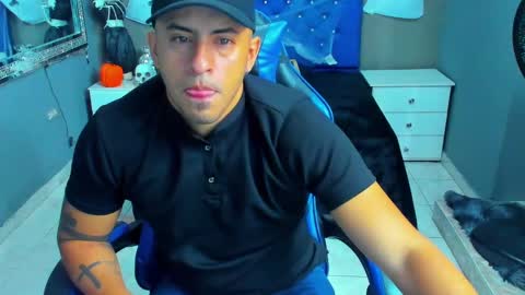 Angel And Cris online show from October 24, 12:17 pm