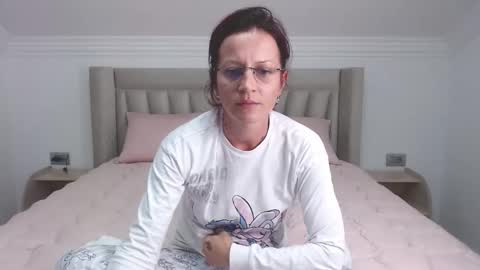 Snapshot of angelcat001 chatting on October 16, 5:45 pm angelcat001 online show from October 16, 5:45 pm