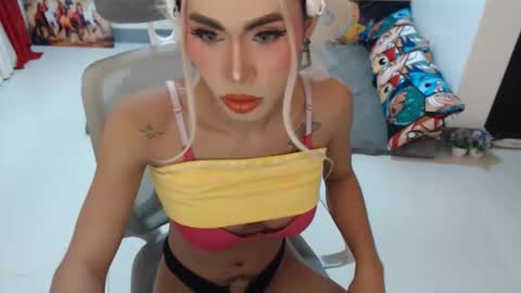 DIVINE ANGEL online show from November 6, 4:37 am