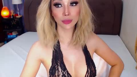 MS. AMALIA online show from March 25, 8:43 am