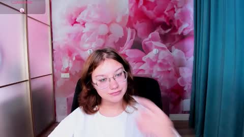 AngelinaLow online show from October 18, 6:06 am