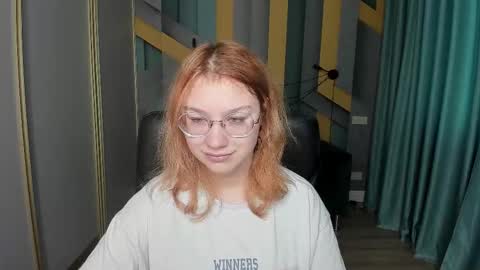 AngelinaLow online show from December 22, 12:23 pm