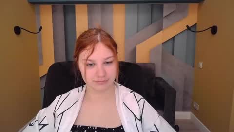 AngelinaLow online show from April 13, 11:25 am