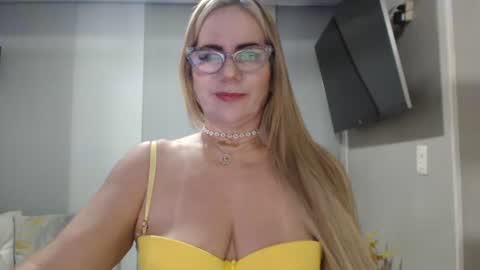 angelinna_12 online show from September 13, 4:37 am