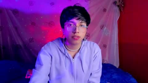 Snapshot of angellonfire chatting on February 10, 3:46 am Angel  online show from February 10, 3:46 am