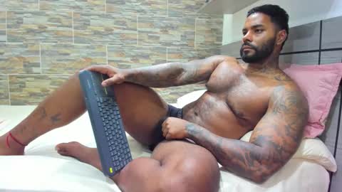 angelo_evans33 online show from February 28, 1:53 am