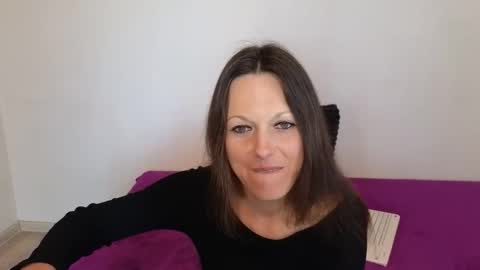 Giulia online show from May 10, 1:17 pm