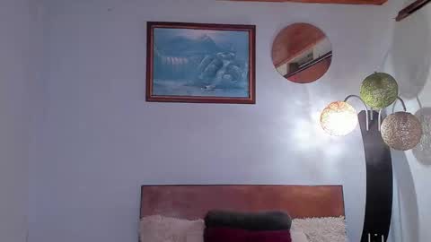 Snapshot of angelx_fox chatting on February 25, 1:43 pm Angel Fox online show from February 25, 1:43 pm