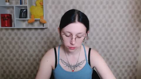 Mia online show from June 17, 9:03 am
