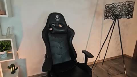 Anita online show from February 6, 9:39 pm