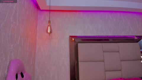 Anna online show from February 4, 1:06 pm